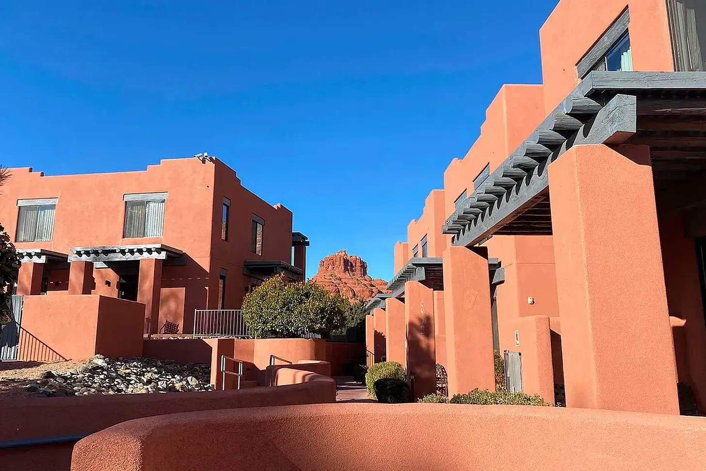 Hotel Review: Bell Rock Inn, Sedona. feature image