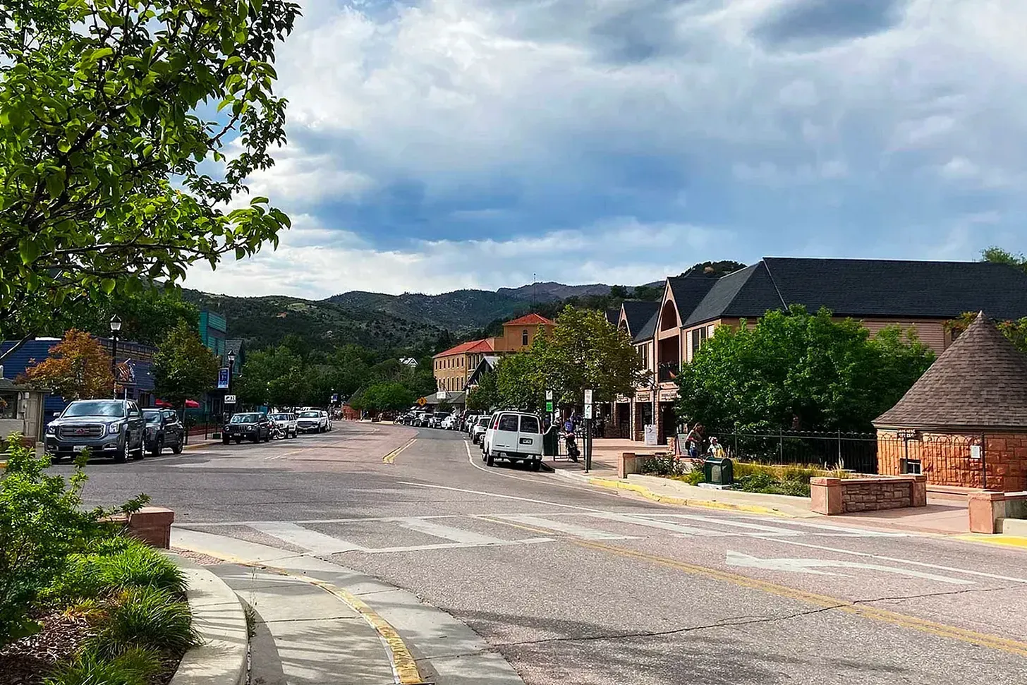 Visiting Manitou Springs, Colorado feature image